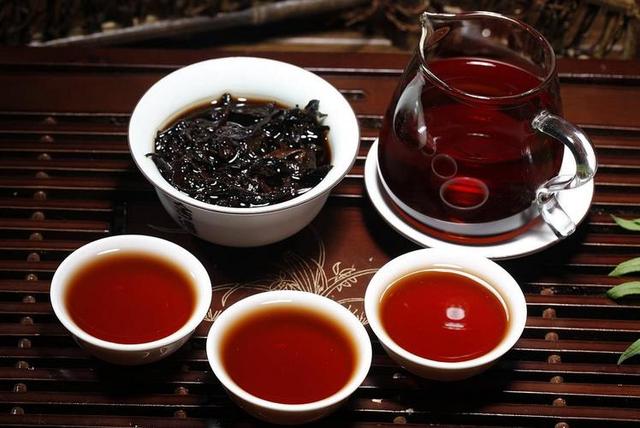年过65岁要少喝茶水？医生坦言：不想住进病房，这6种茶不要多喝