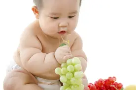 过度喂养损害宝宝健康，判断孩子有没有吃饱，看这些信号就够了图片