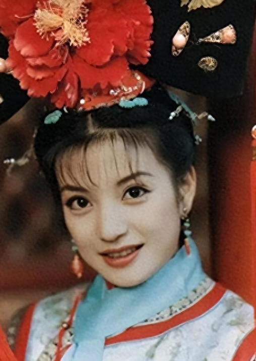 野心炸裂的赵薇消失两年多，现在再看她如今的处境，就是咎由自取