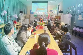 江苏江阴璜土镇利城村：“智慧父母课堂”共读家庭教育知识图片