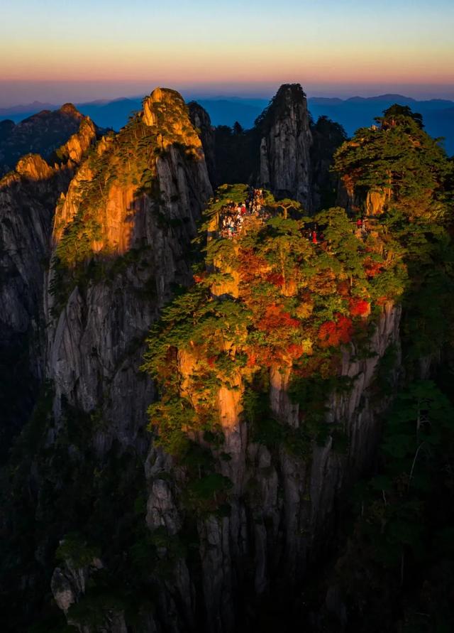 黄山秋色天花板！2025绝美赏秋攻略：解锁99%人不知道的秘境玩法