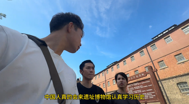 日本人带叔叔逛旅顺日俄监狱，看刑具落泪，道出日回避侵华原因