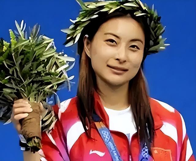 央视对郭晶晶的称呼变了，三字之差释放强烈信号，霍震霆全说对了