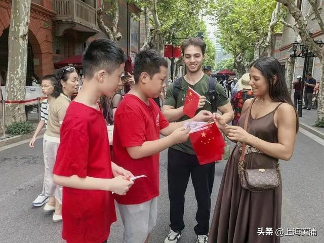 “初心红”守护“中国红”，这场红色文化集市“很好逛”