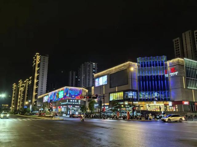 昌化人，看场电影需要跑於潜