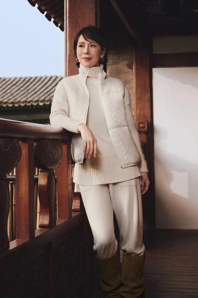 三星掌门人北京逛街，穿“老头马甲	”秒售罄！有钱男人为啥爱马甲