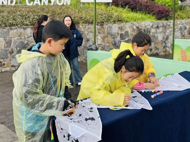 品社饭、赏花神、放纸鸢：大峡谷清明踏青活动解锁土家春日新体验