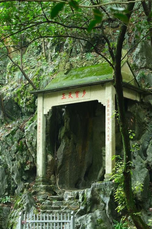 千年古刹免费背后：杭州文旅如何用“舍”换来万亿级流量密码？