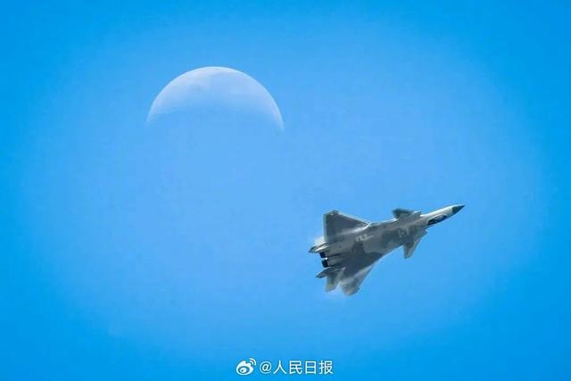 转存收藏！人民日报出图#当明月遇上国之重器#，浪漫又硬核↓↓