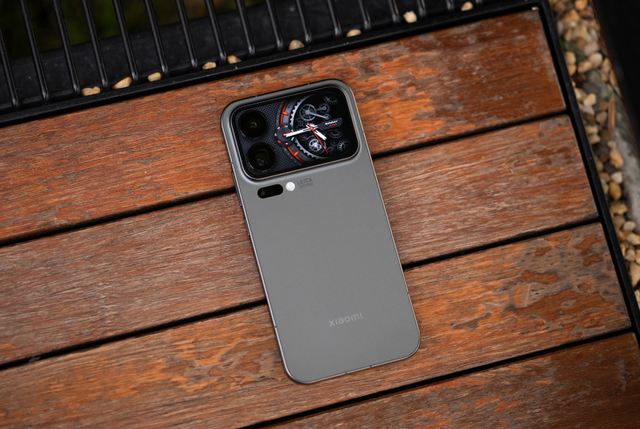 硬刚iPhone！7500mAh+2k屏+潜望长焦，能用到2032年