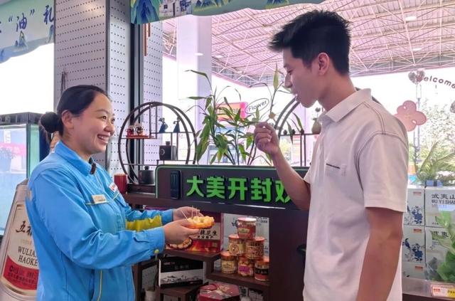 跟着央视打卡！沉浸式赏秋自驾攻略请查收~还有加油站专属福利