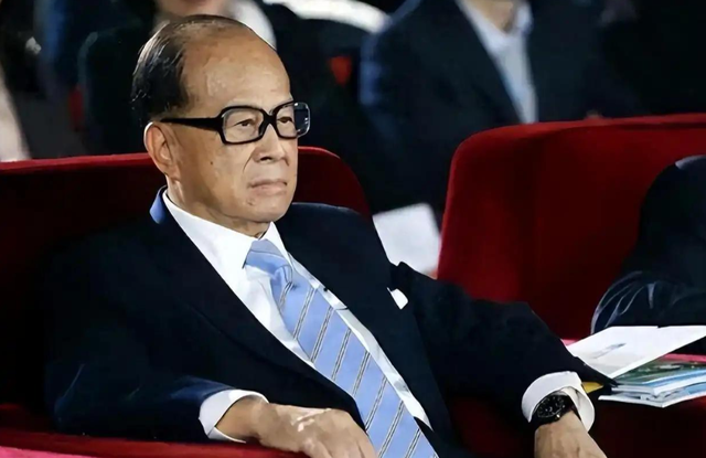 真没想到，香港的一场大火，竟让人看清了李嘉诚的“真面目”