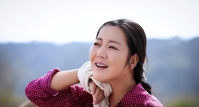 演员王茜华：我这辈子最正确的决定，就是43岁高龄为小丈夫生儿子