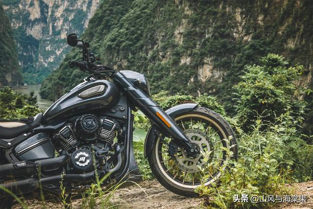 骑香帅YES418穿越大渡河峡谷，壮观景色令人沉醉
