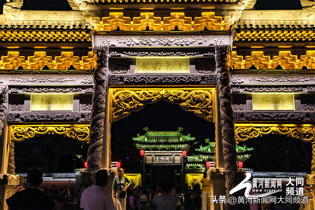 文旅热潮涌动 古城夜色引客来