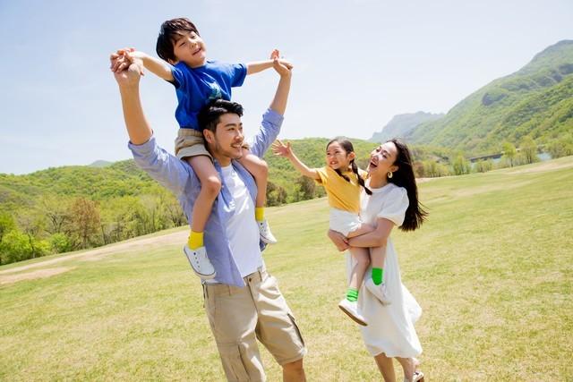 漂亮女邻居老公常年出差，她家灯泡总坏，每次都喊我去修