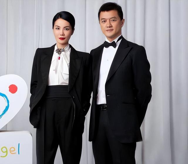 李亚鹏官宣离婚不到24小时，令人恶心的一幕发生了，汪峰也遭殃