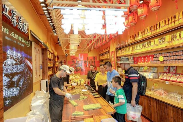 假期首日潮州古城喜迎“开门红”！多部门全力守护节日旅游环境