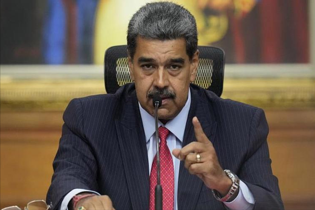 油轮被扣，美军兵临城下，川普阴谋浮现之际，马杜罗等来两大外援