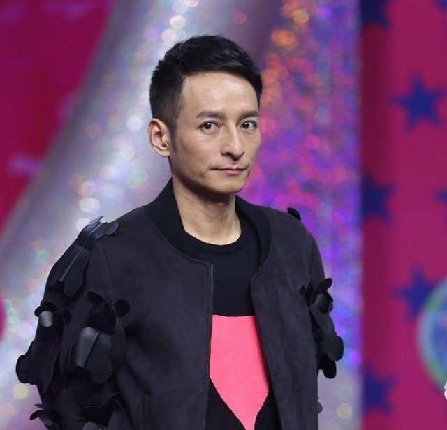 从主持人到"精神病"	，49岁无妻无子的李维嘉，给不婚人士提了个醒