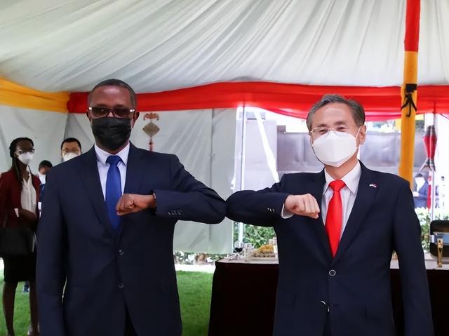 第二个立陶宛出现了？主动邀请赖清德访问，中国68年的友谊喂了狗
