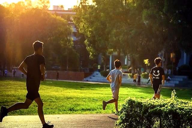 锻炼越多越早死？医生警告：这3种运动。中老年人别再拼命做了！