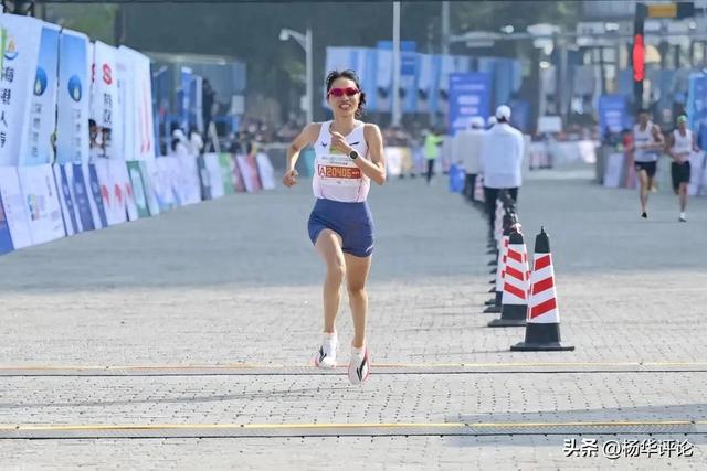 最快女护士张水华涉嫌虚假宣传国际健将头衔，白岩松都被她唬住了