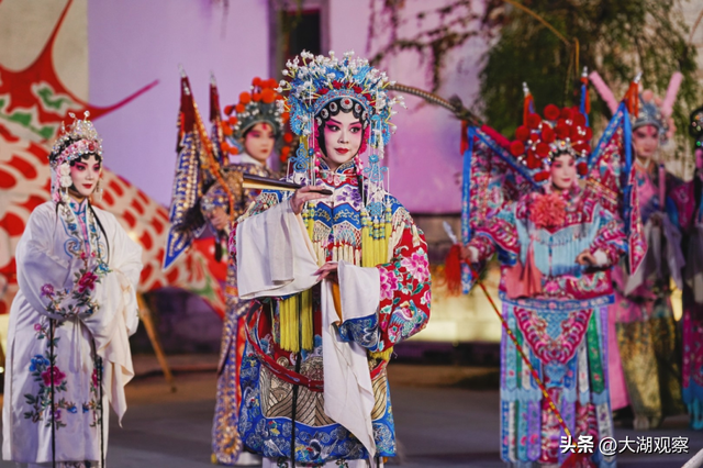 跟着董宇辉黄山游同款线路，玩转徽州烟火气