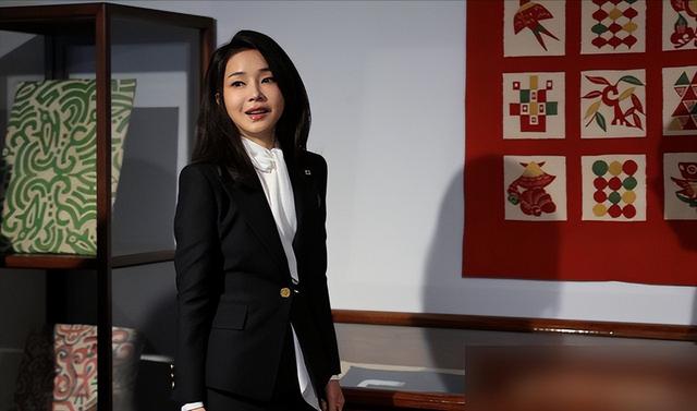 韩第一夫人在日本美够后回家了！2天换6套造型像时装秀，嫩得过分