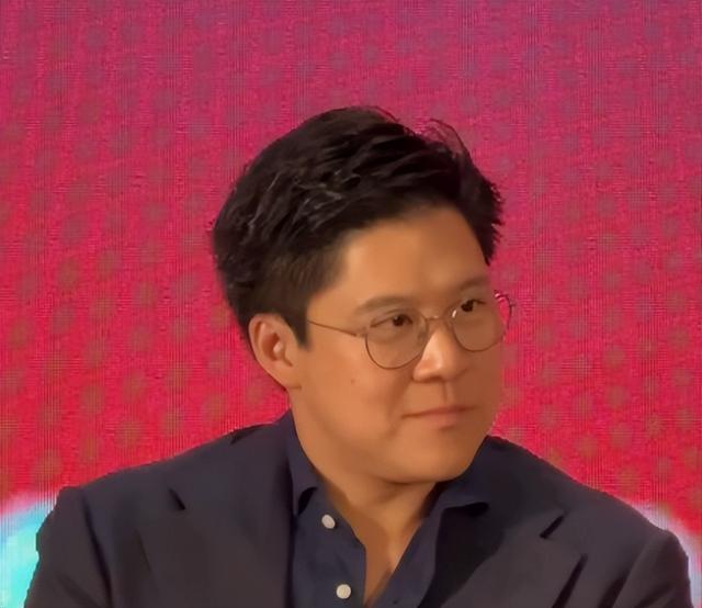 三连升！霍启刚官宣喜讯，新身份给郭晶晶长脸，让李嘉诚不敢吭声