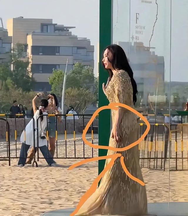 张柏芝现身河北无修图膀大腰圆,手背青筋暴露,果然路人手机真实