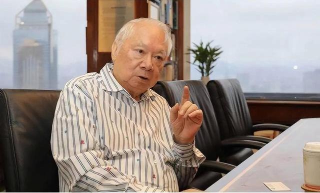 香港富豪：向美国捐1亿，又给大陆砸670亿，竟被李嘉诚“威胁”