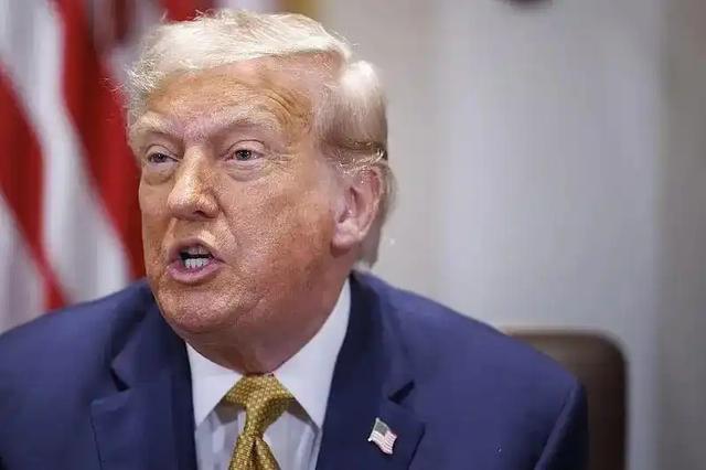 特朗普宣布大胜欧盟，冯德莱恩才明白访华时，中方苦口婆心的告诫