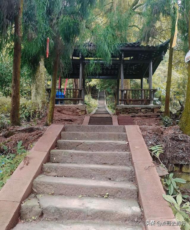 成都都江堰钻石徒步线路，都不要门票，360度观景台，让人惊叹！