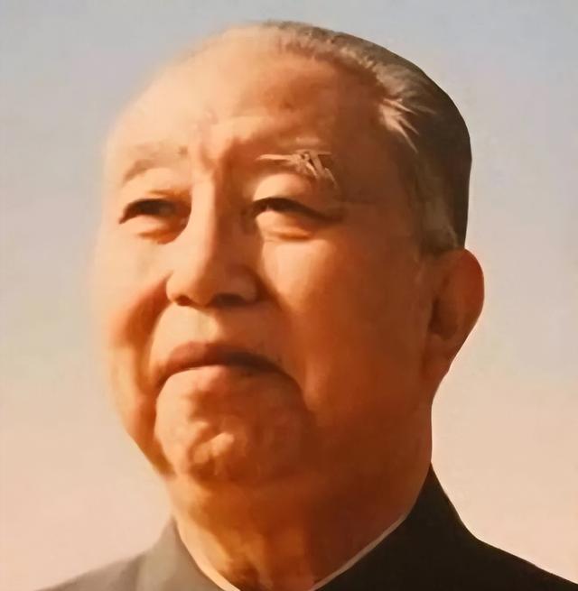 他48岁接替华国锋职务，官至副国级，退休后回到农村当农民