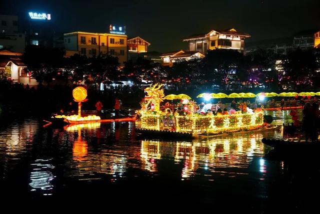 央视关注乐山大佛景区、夜游苏稽、乐山大庙会