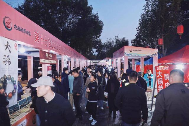 十七届江北水城·两河明珠（聊城）葫芦文化艺术节第二天人气沸腾