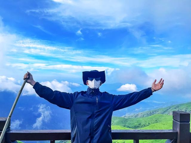 酒店躺平党与长途特种兵，到底谁才算真旅游？