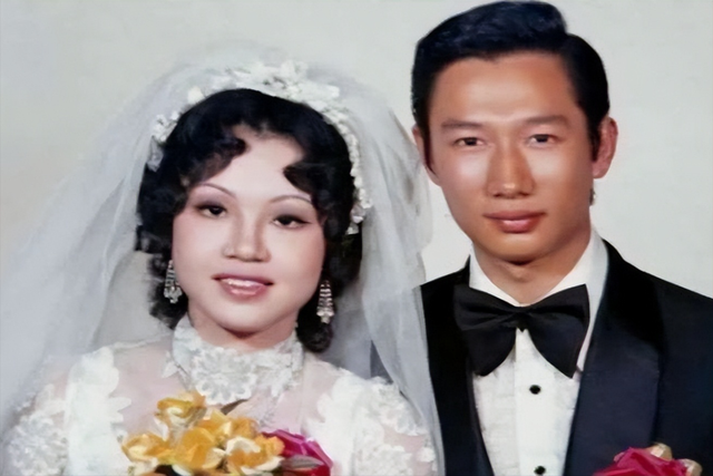 恩爱了17年，75岁的郭台铭开始衰老萎缩，51岁的曾馨莹仍娇艳如花