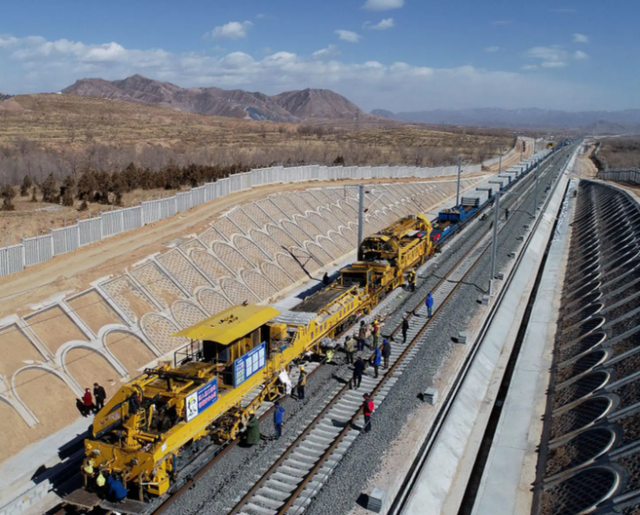 中国又创造一个世界第一！相当500辆坦克冲锋，打碎西方工业底牌