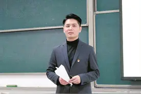 大学老师的“另一个身份”，牛到你不敢想象，看完你还敢不听课吗图片