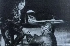 1956年，空战英雄鲁珉的合影，曾击落5架美机，54岁成阶下囚！图片