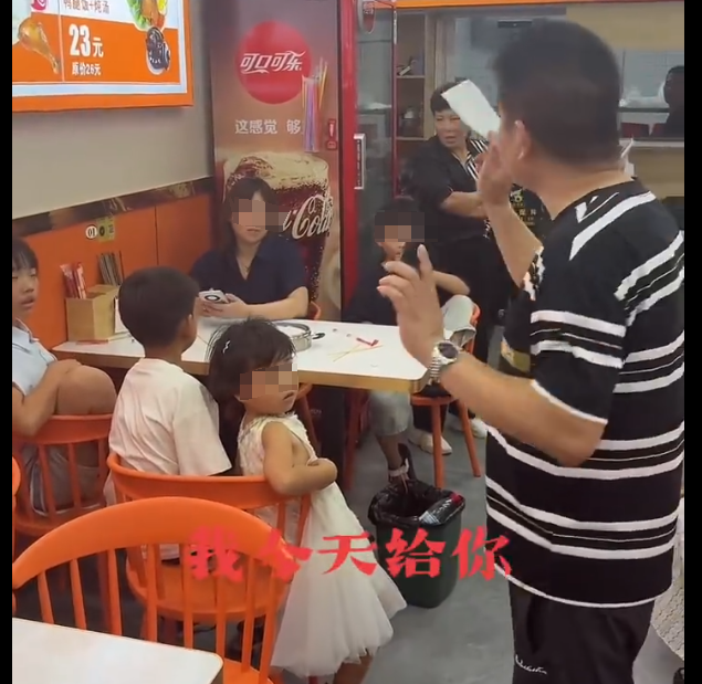 3人带4娃吃一碗面反转！细节曝光，老板疑撒谎，黑历史被扒不简单