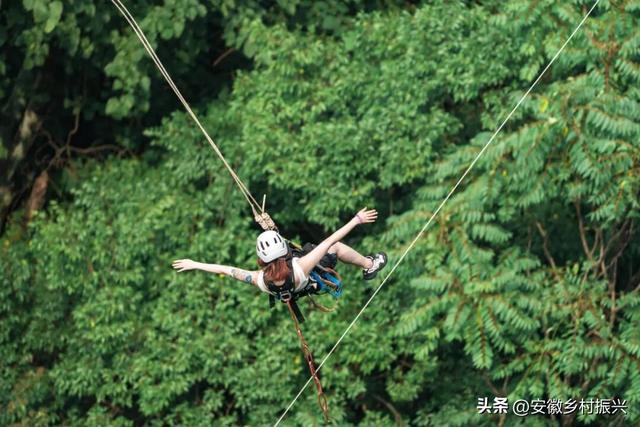 8月，「渴望自由，像治不好的病」
