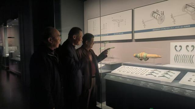 阳逻街老干党委组织老干部参观湖北省博物馆