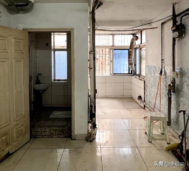 别租房漂泊！200万扎根北上广，年轻人疯抢的老破小藏着多少惊喜