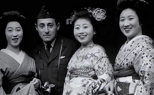 侵华战争中，日本女人到底有多坏？为激励男人参军用三个无耻方法