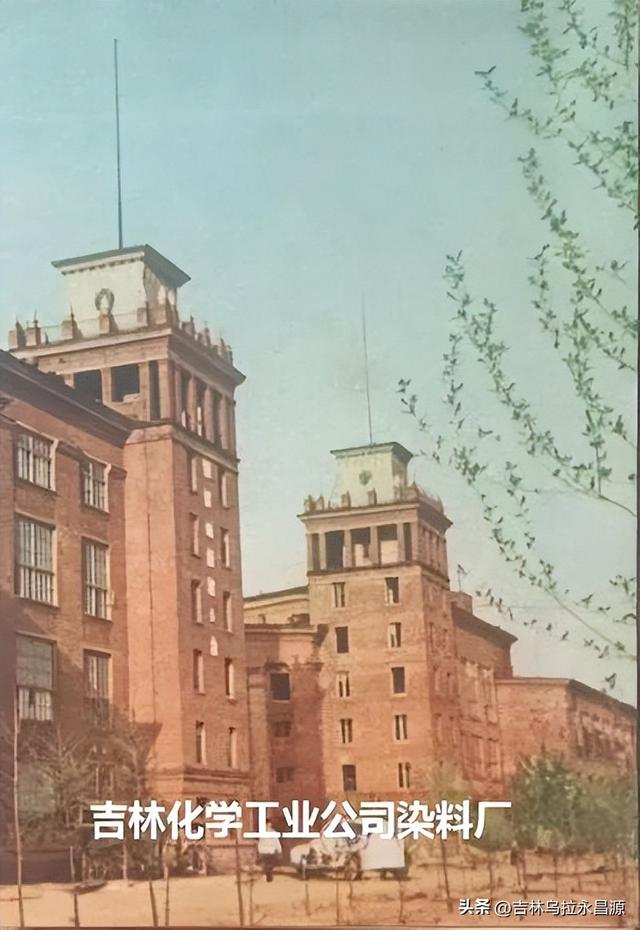 一组12枚明信片，记录了1960年时的吉林市城市风光