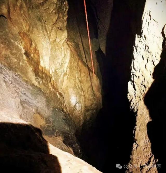 探秘阳城县横河银沙洞：地下深处的珠光宝穴与千年矿道