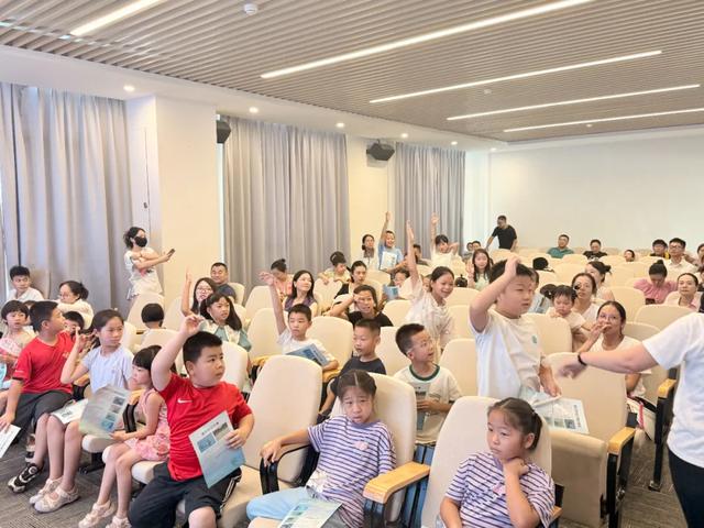 “笑笑豚互动课堂”岳阳开讲,亲子家庭共护长江精灵